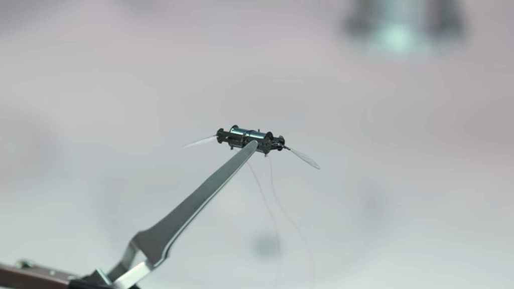 Microbot con alas del MIT
