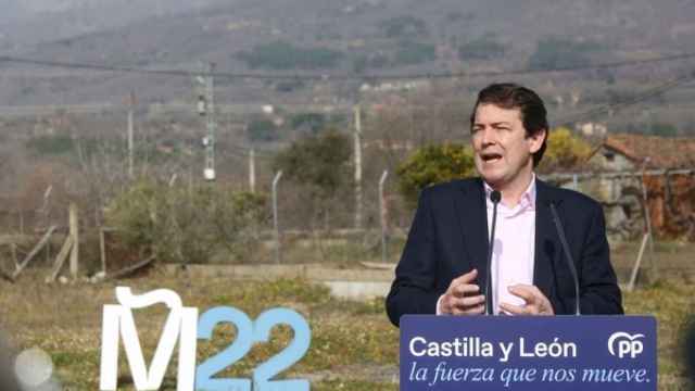 El candidato del Partido Popular a la Presidencia de la Junta, Alfonso Fernández Mañueco, visita la quesería Valdecabras en Candeleda (Ávila)