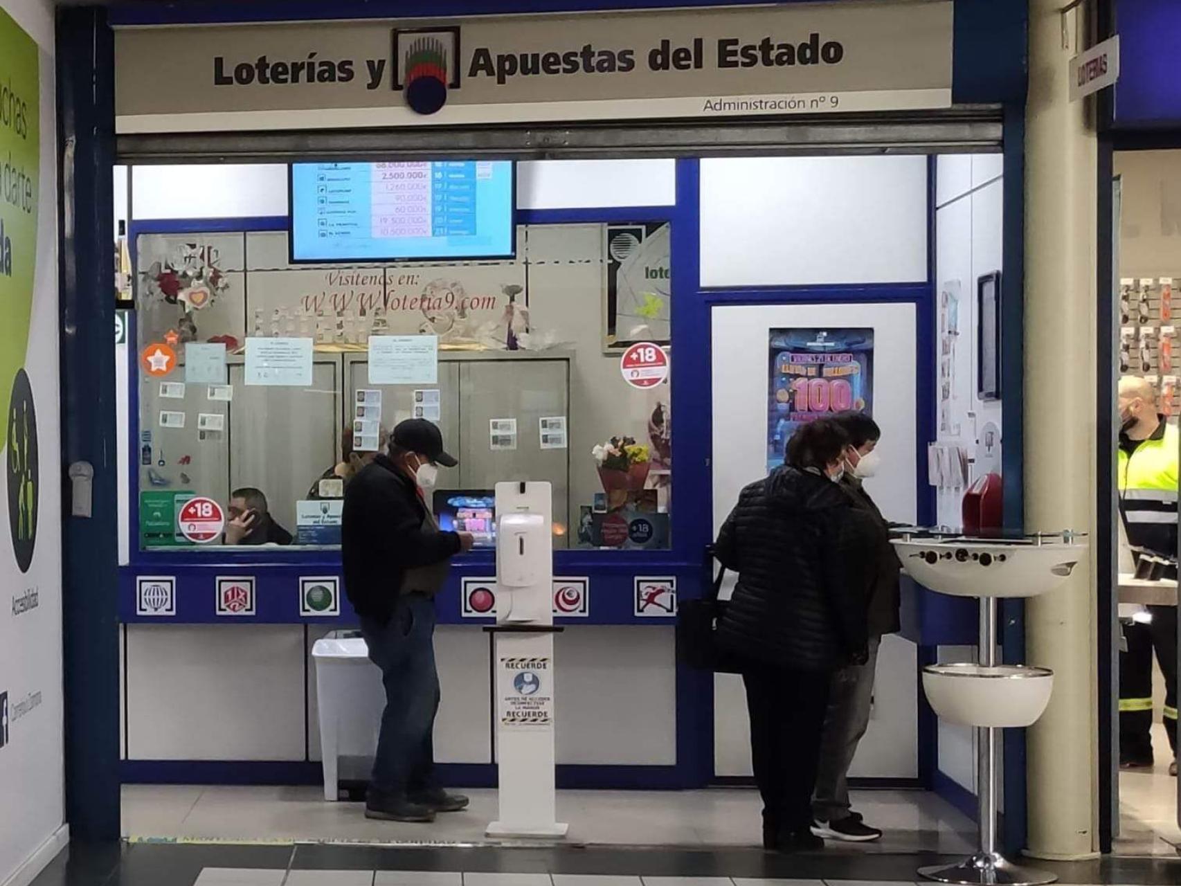 Administración de loterías número 9 del centro comercial de Valderaduey