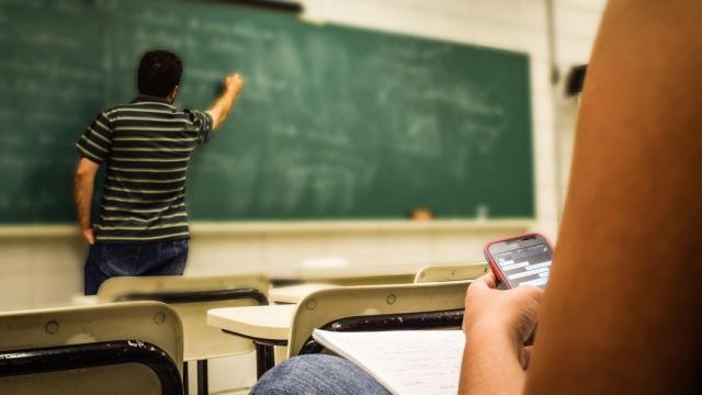 El bilingüismo hace aguas en Castilla-La Mancha: 52 colegios solicitan abandonar el programa