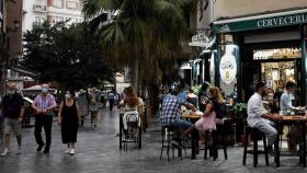 Terrazas de varios bares en el Centro histórico de Málaga.