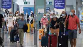 Un grupo de pasajeros llegados al aeropuerto de Málaga.