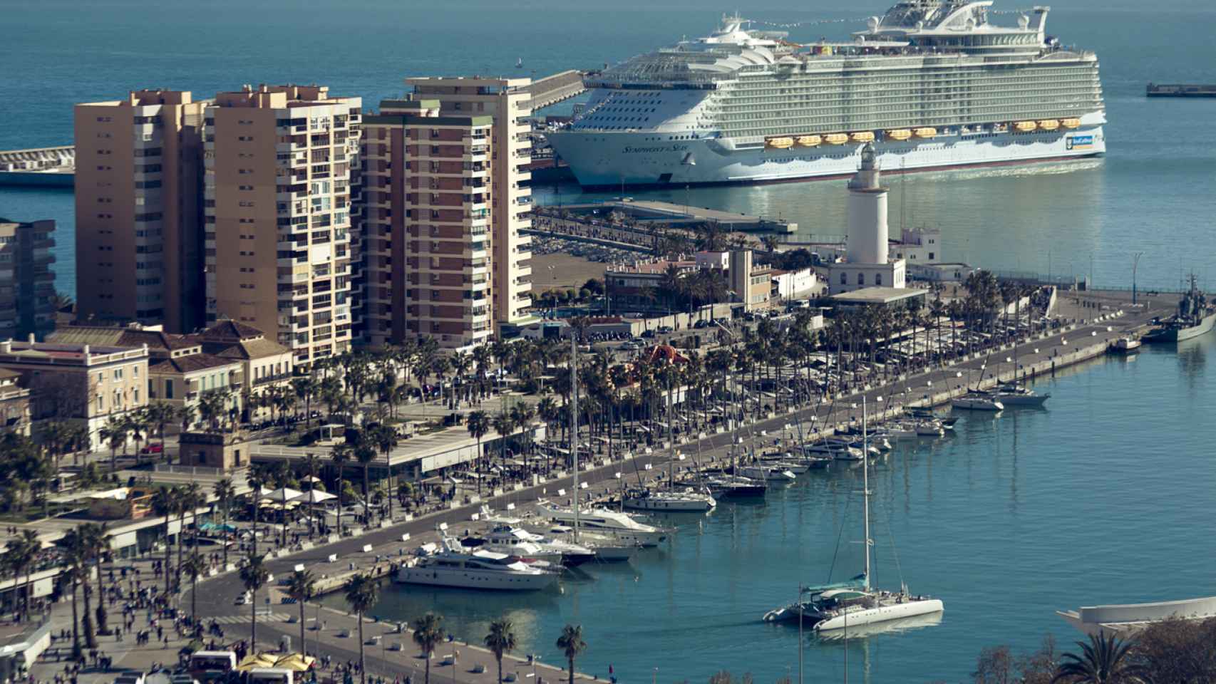 Vista de los muelles 1 y 2 del puerto de Málaga.