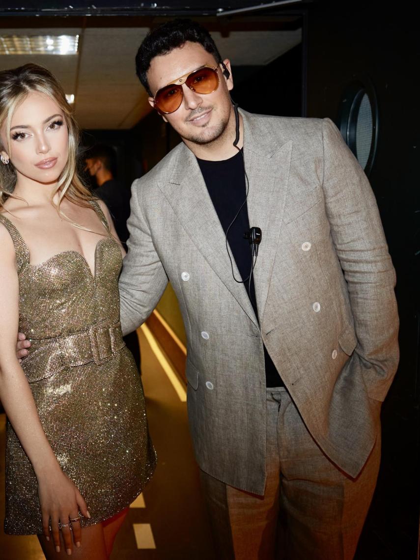 Ana Mena junto a su estilista Víctor Blanco.
