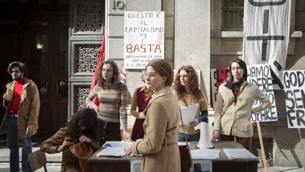 Crítica: 'La amiga estupenda', la temporada 3 se abre paso en la revolución  política de finales de los 60