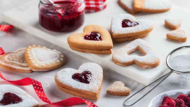 Receta especial para San Valentín: galletas de corazón con mermelada.
