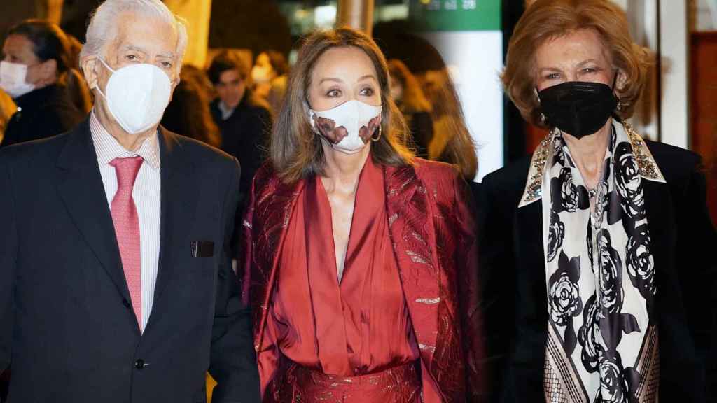 Mario Vargas Llosa, Isabel Preysler y la reina Sofía, este lunes en Madrid.