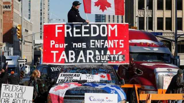 Un manifestante contra las restricciones de Trudeau en las calles de Ottawa.