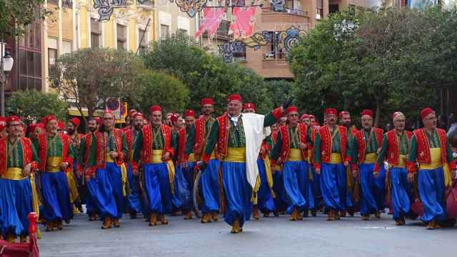 Un desfile de los Moros y Cristianos de Villena.
