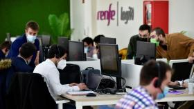 Varios trabajadores del Centro de Competencias Digitales de Renfe.