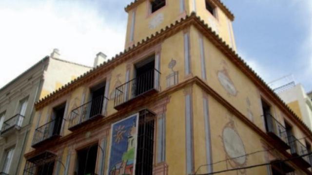 Imagen de uno de los edificios de Málaga con pinturas murales recuperadas.