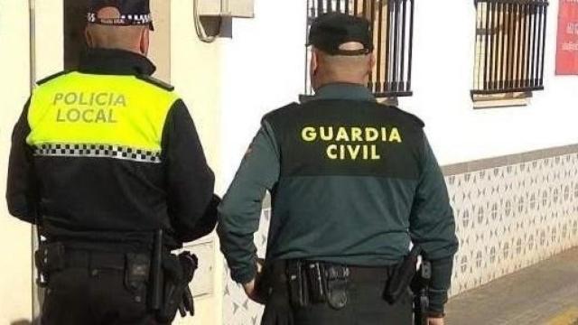 Agentes acuden a la llamada de un caso de violencia de género.