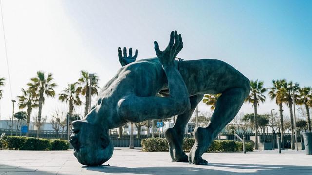 El 'Gigante de Sal' aterriza a los pies del mar en Teulada Moraira.