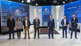 Los candidatos a la Junta de Castilla y León junto a los presentadores de el debate