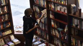 La librería Proteo se prepara para el Día del Libro.