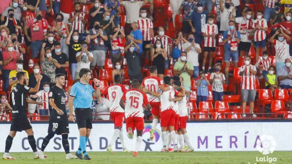 La UD Almería celebra uno de los dos goles que anotó en la jornada 4 ante el Málaga CF.