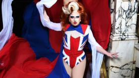 Choriza May con un look inspirado en Geri Halliwell.