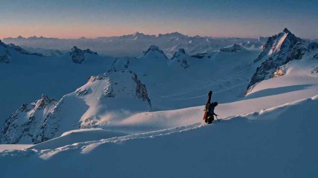 Película de esquí grabada con drones de DJI