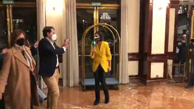 Fernández Mañueco llega al Hotel Alameda Palace de Salamanca