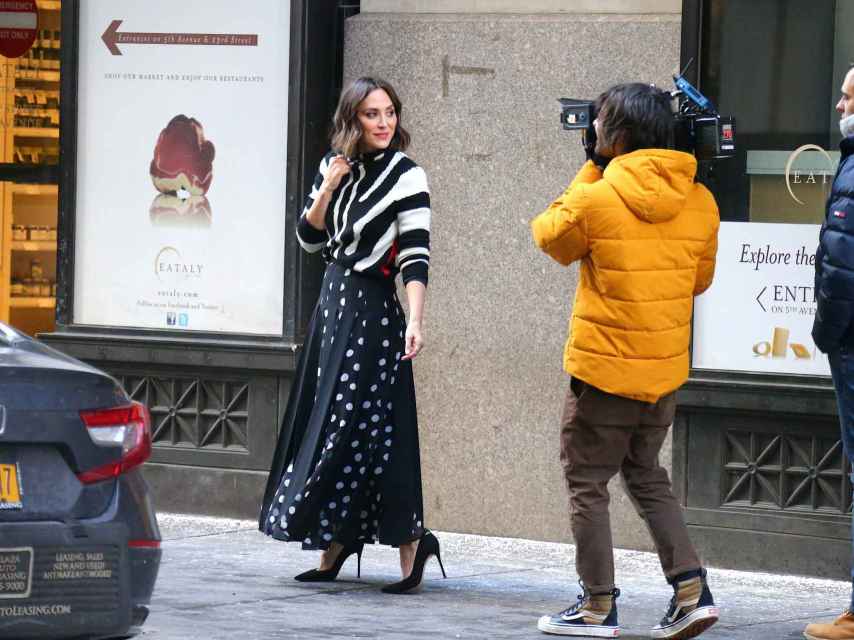 Tamara Falcó posando para las cámaras de su 'reality', 'La marquesa', en Nueva York.