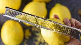 Los beneficios y usos de la cáscara de limón.