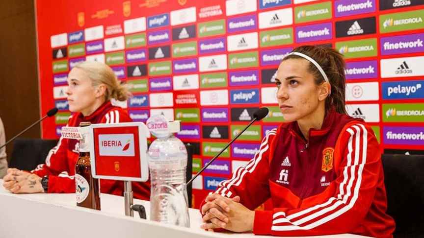 Marta Cardona y Mapi León, en rueda de prensa con la selección española de fútbol femenino