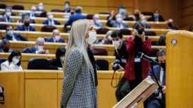 La nueva senadora de ERC Vanessa Callau, jura su cargo en un pleno en el Senado, a 15 de febrero de 2022, en Madrid (España).