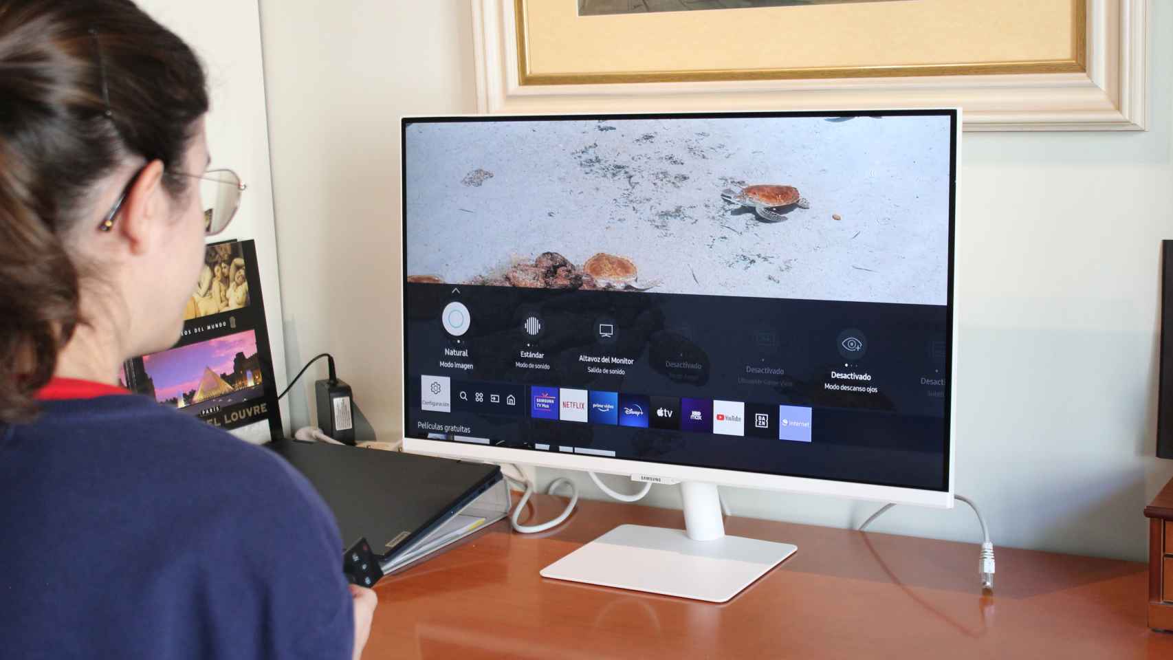 Este monitor Samsung de 27 pulgadas incorpora Smart TV y hoy está