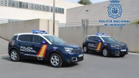 Dos coches patrulla de la Policía Nacional.