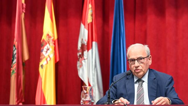 Conferencia de Alfonso Guerra en Burgos./ Ricardo Ordóñez. ICAL