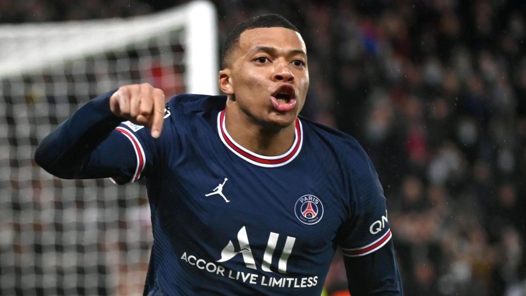 Kylian Mbappé celebrates a goal with PSG in the 2021/2022 Champions League