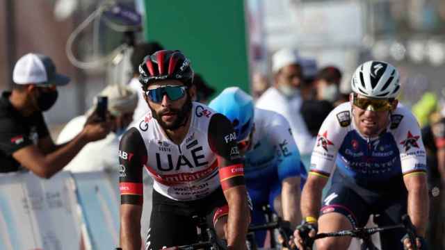 Fernando Gaviria y Mark Cavendish, en un esprint del Tour de Omán.