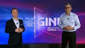 Gian Paolo Bassi (izquierda) y Manish Kumar (derecha),  vicepresidente ejecutivo y CEO de 3Dexperience Works, respectivamente.