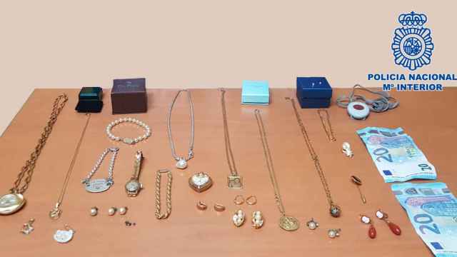 Las joyas y otros efectos recuperados por la Policía Nacional.