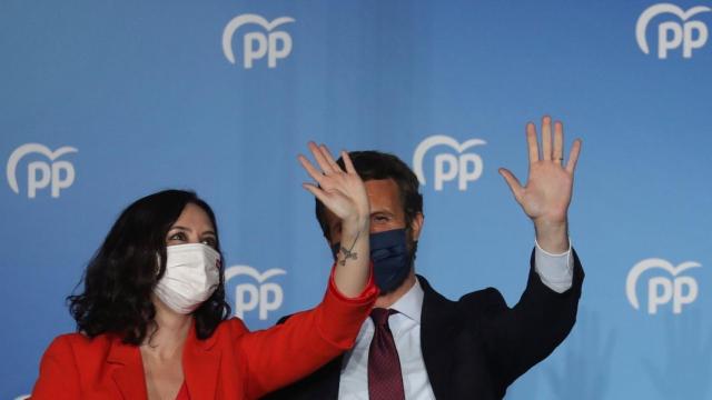 Isabel Díaz Ayuso y Pablo Casado, de celebración electoral.