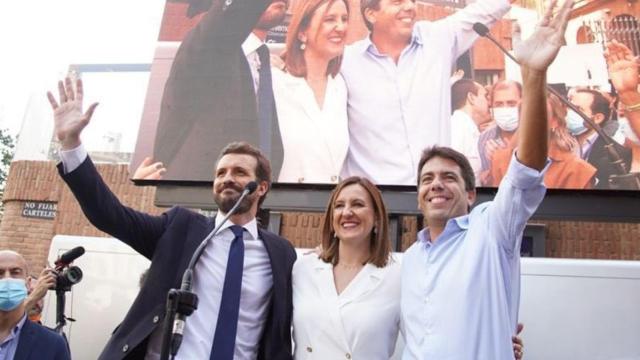 Pablo Casado, Catalá y Mazón en las afueras de la plaza de toros de Valencia en octubre del año pasado.