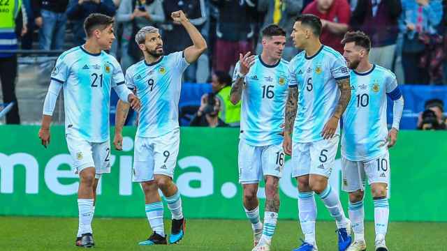 Agüero celebra un gol con la selección de Argentina