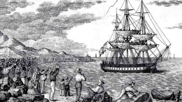 La corbeta 'María Pita', fletada para la expedición, zarpa del puerto de A Coruña en 1803. Grabado de Francisco Pérez.