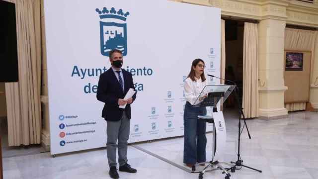 Carlos Conde y Susana Carillo, tras la Junta de Gobierno Local del Ayuntamiento de Málaga.