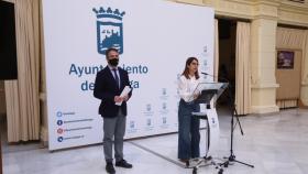 Carlos Conde y Susana Carillo, tras la Junta de Gobierno Local del Ayuntamiento de Málaga.