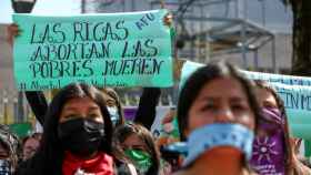 Una manifestación pidiendo la despenalización del aborto en Ecuador.