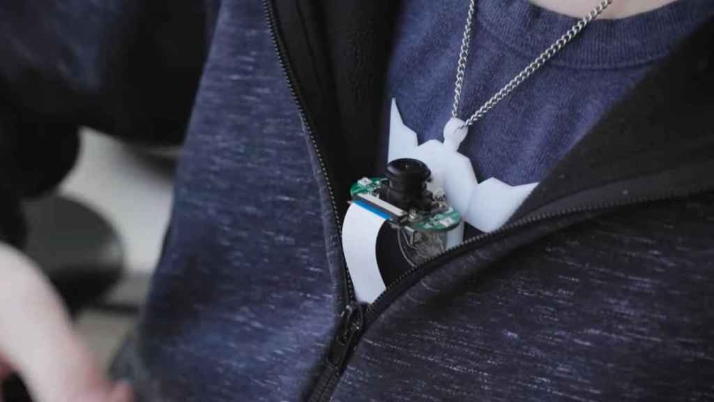 SpeeChin el collar inteligente que reconoce lo que le susurras a tu móvil