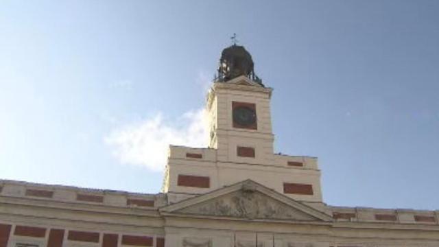 Los bomberos extinguen un incendio en la sede de la Comunidad de Madrid de la Puerta del Sol