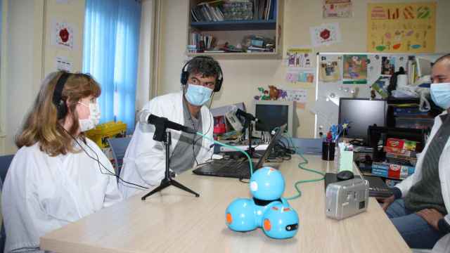 El Aula Hospitalaria del ‘Virgen de la Luz’ de Cuenca pone en marcha un programa de radio para los niños ingresados en Pediatría