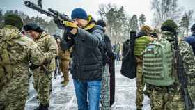 Voluntario civil de la Brigada de Defensa Territorial 112 de Kiev. EP