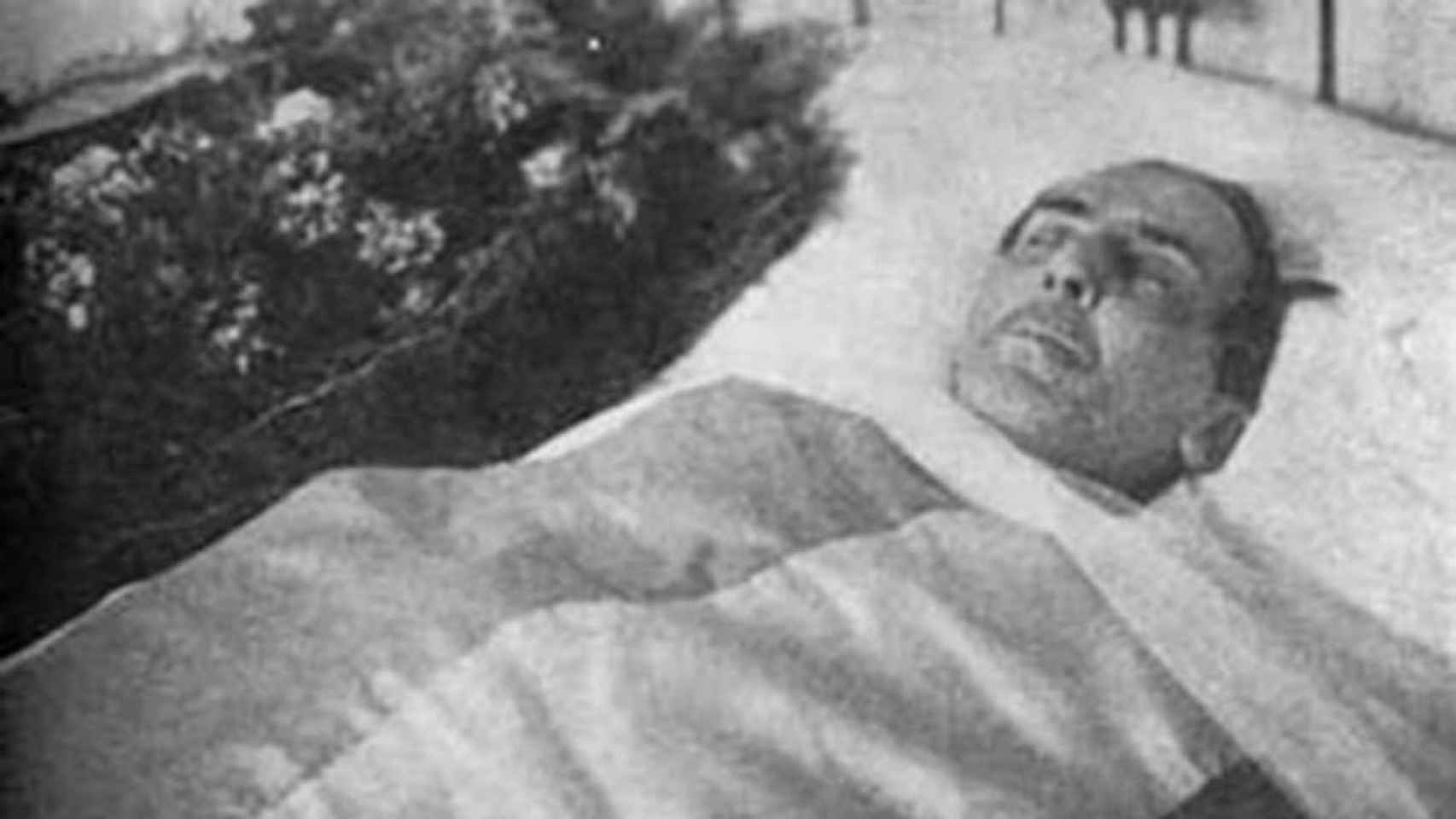 El cadáver del poeta Antonio Machado.