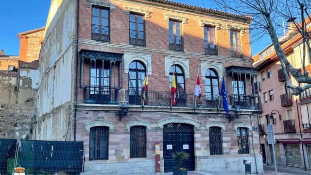 Banderas a media asta en Benavente