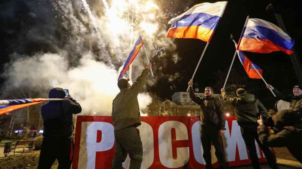 Celebración de activistas prorrusos en las calles de Donetsk.