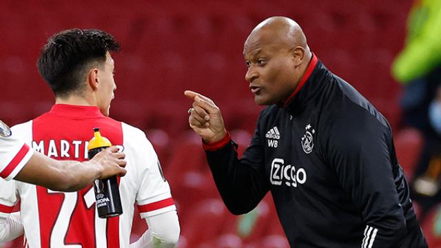 Winston Bogarde, entrenando en el Ajax de Ámsterdam