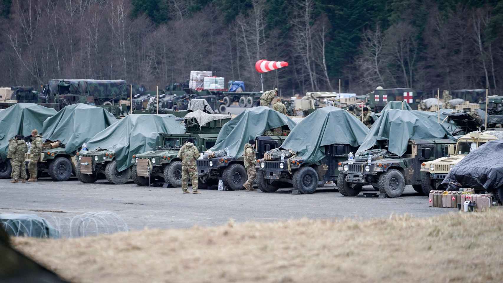 Tropas estadounidenses desplegadas en Polonia, a seis kilómetros de la frontera con Ucrania.